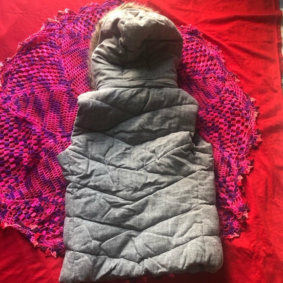 GAP Grey Vest with hood - Picture 3 of 7